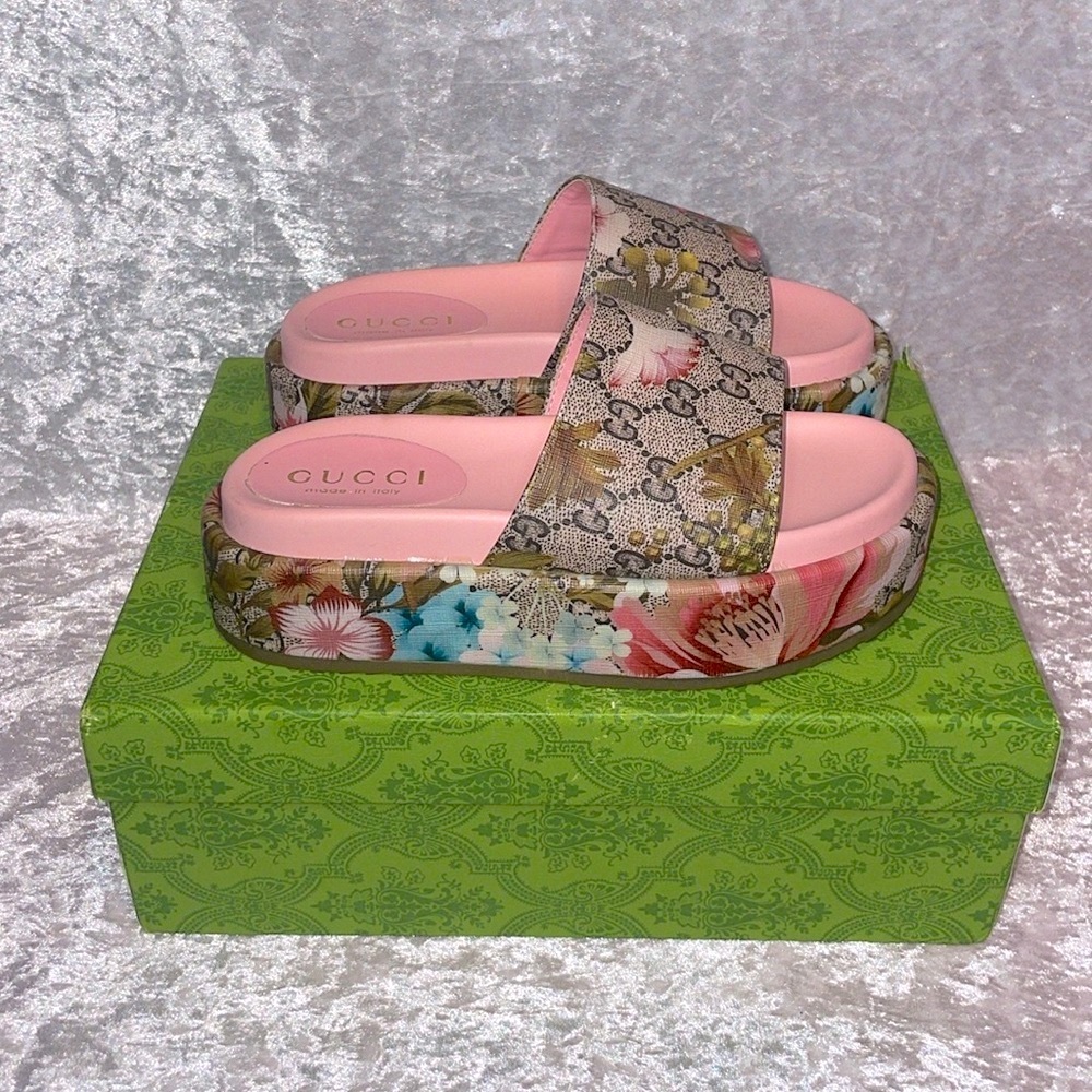 Gucci Floral Monogram Platform Slides in Beige and Pink. Box is not available - Picture 6 of 10